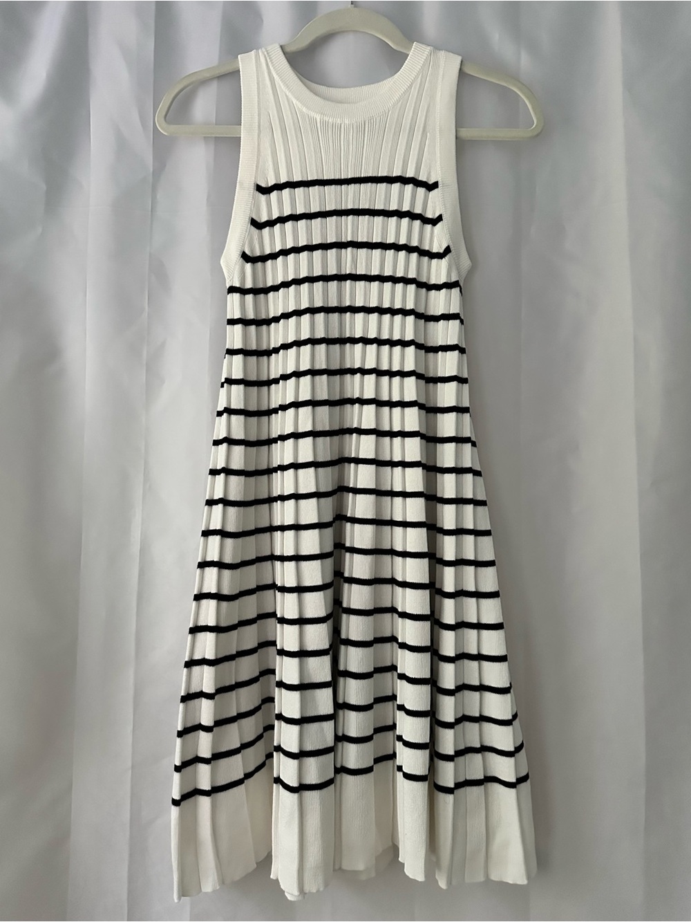 Zesica M Sleeveless White & Black Striped Pleated Midi Dress Preppy Tennis